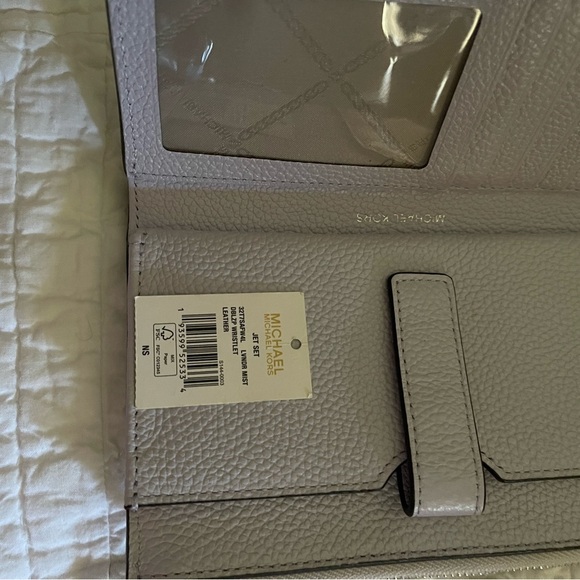 Michael Kors Jet Set Lavender Mist Leather Wristlet Double Zip - Picture 4 of 7